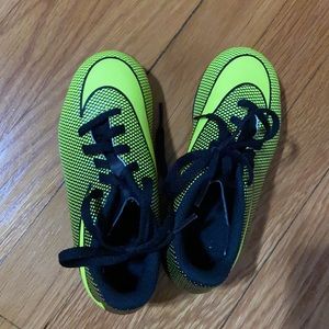 Yellow and black soccer cleats sz11